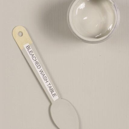 Chalk-Paint-Bleached-wash-table